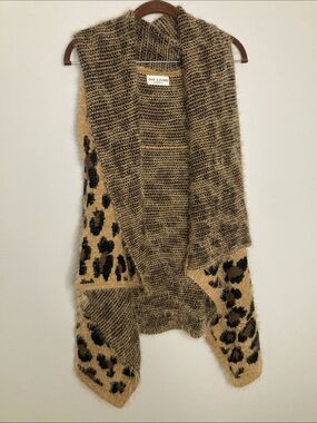 Leopard-Accent Fuzzy Open-Front Sweater Vest - Beige/Black